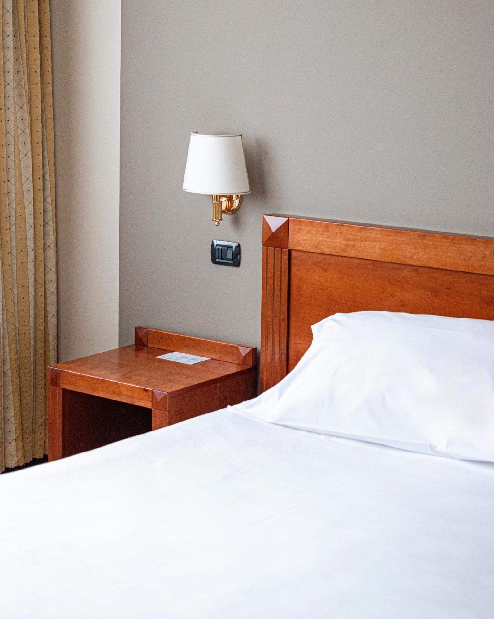 ברה Phi Hotel Cavalieri מראה חיצוני תמונה