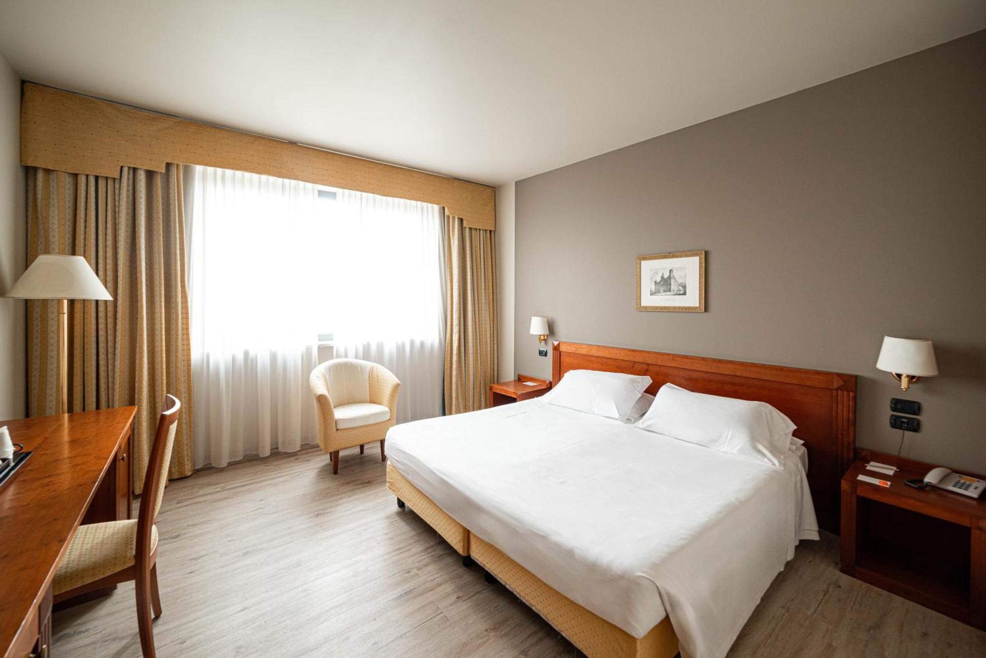 ברה Phi Hotel Cavalieri מראה חיצוני תמונה